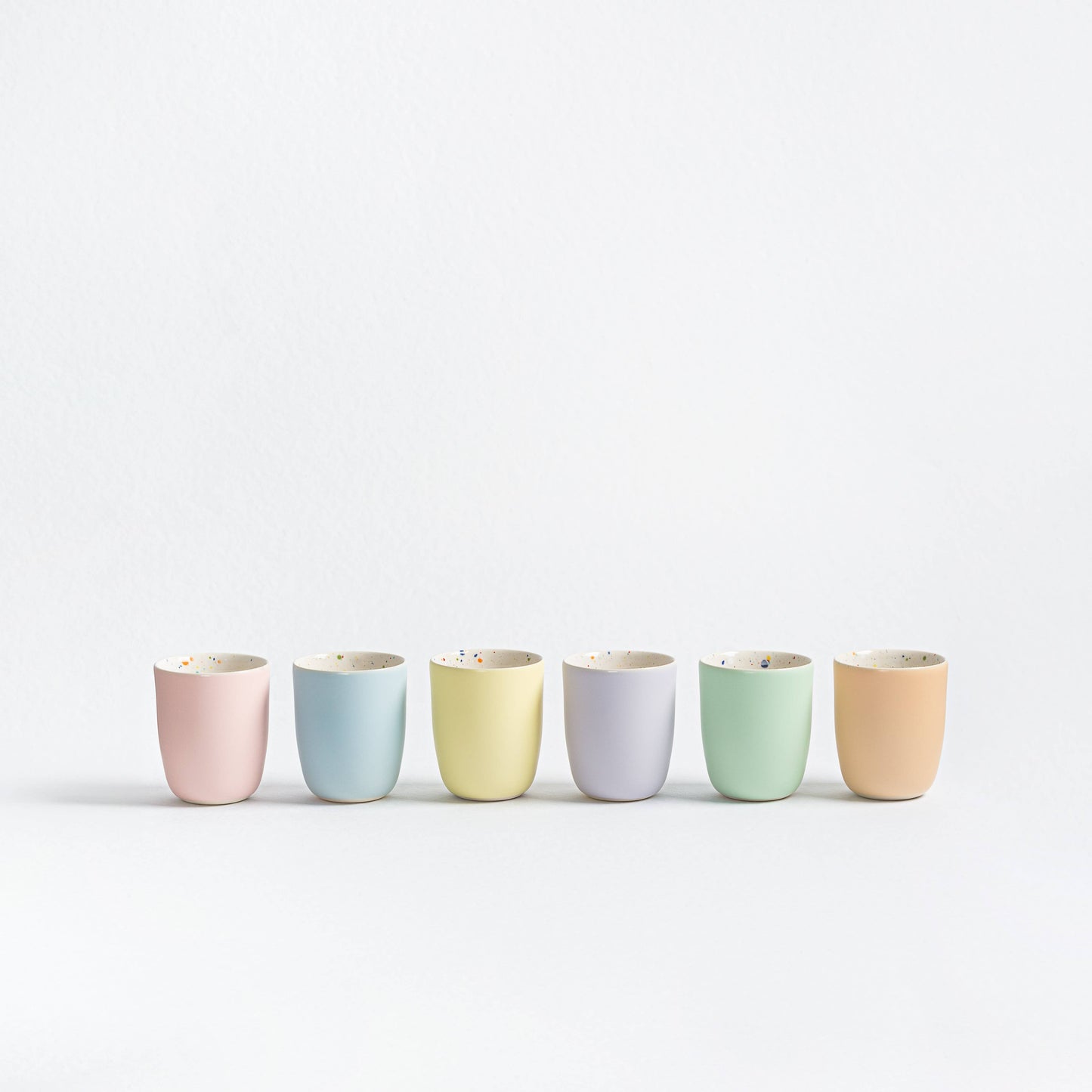 Breeze Party In Medium Cup 220ml - Egg Back Home
