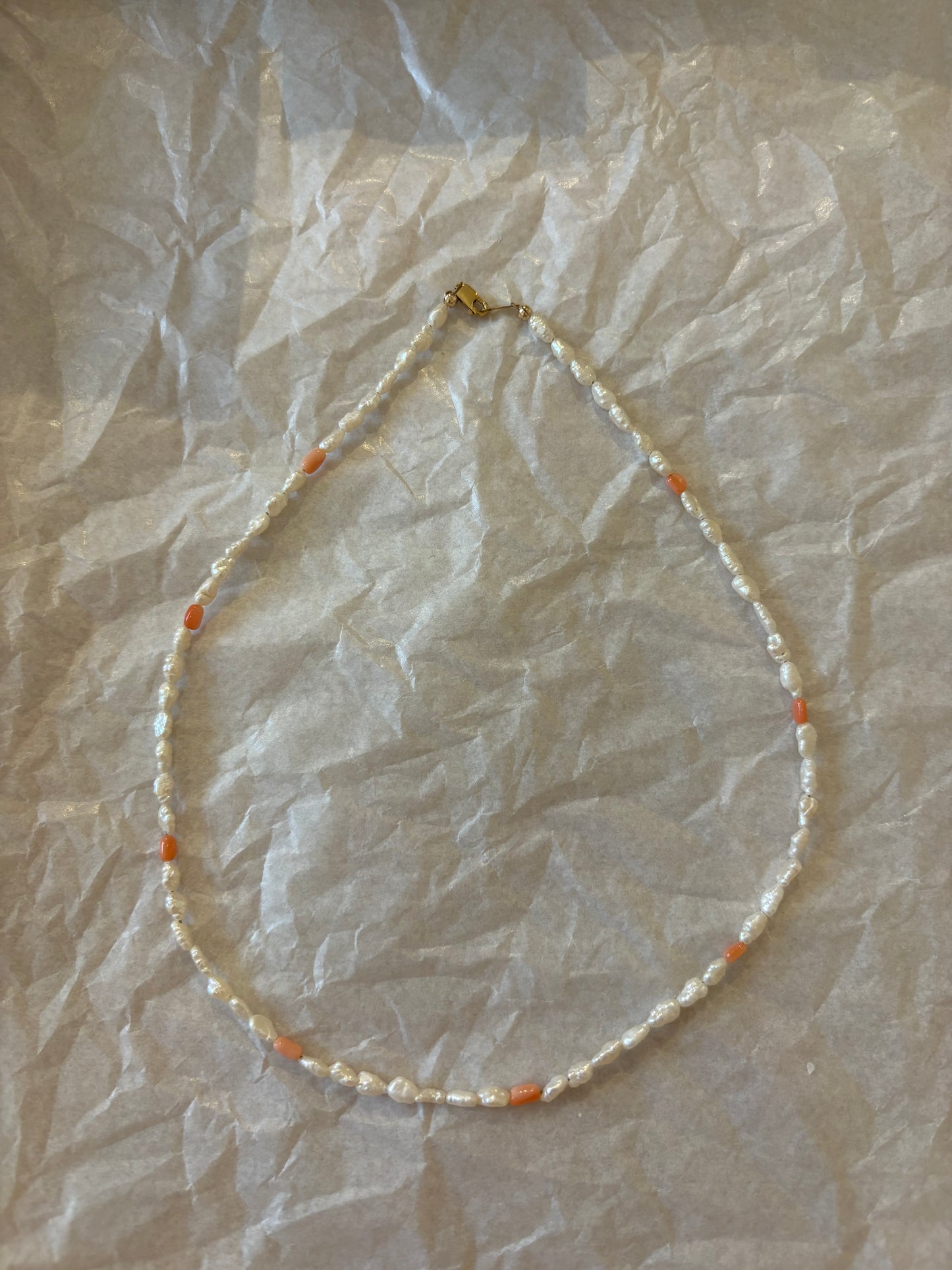 Perlenkette mit Korallen 40 cm - Studio Niovi